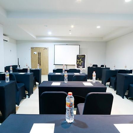 Yellow Star Gejayan Hotel Джокякарта Екстериор снимка