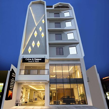 Yellow Star Gejayan Hotel Джокякарта Екстериор снимка