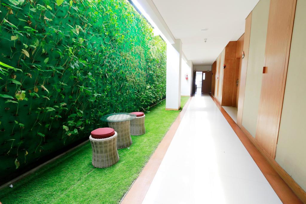 Yellow Star Gejayan Hotel Джокякарта Екстериор снимка