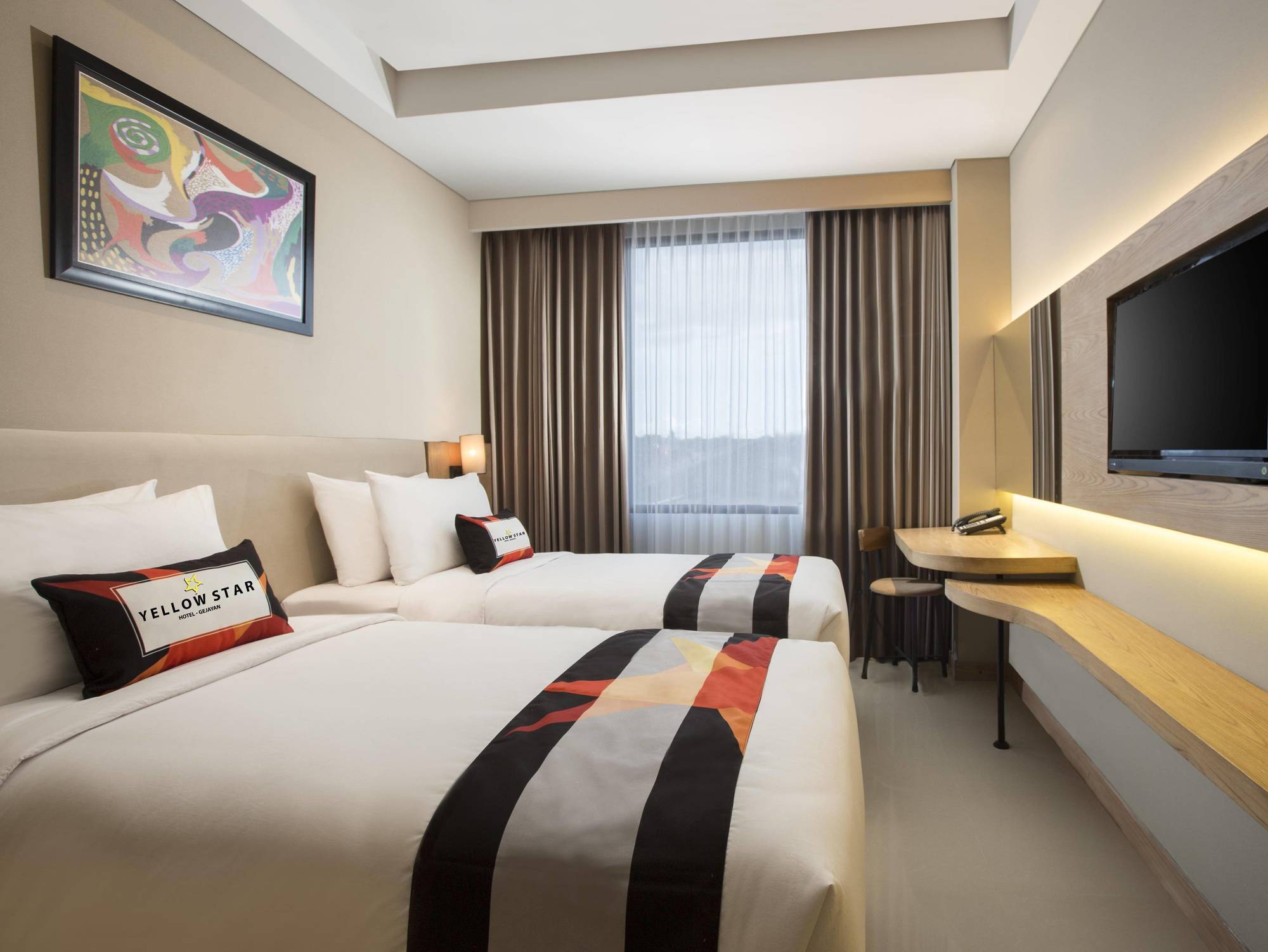 Yellow Star Gejayan Hotel Джокякарта Екстериор снимка