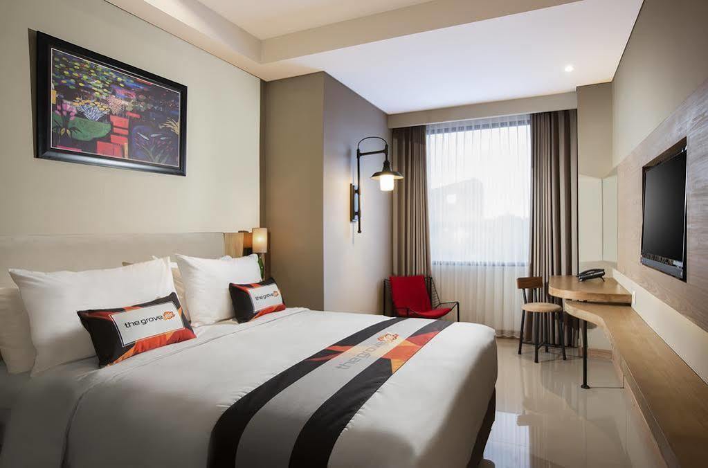 Yellow Star Gejayan Hotel Джокякарта Екстериор снимка