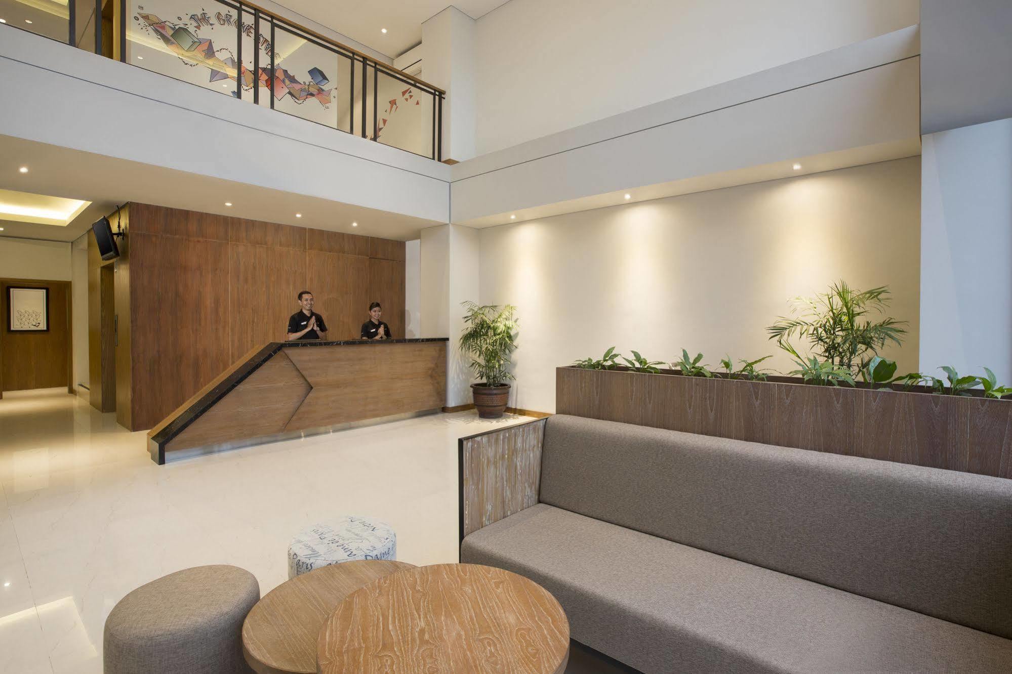 Yellow Star Gejayan Hotel Джокякарта Екстериор снимка