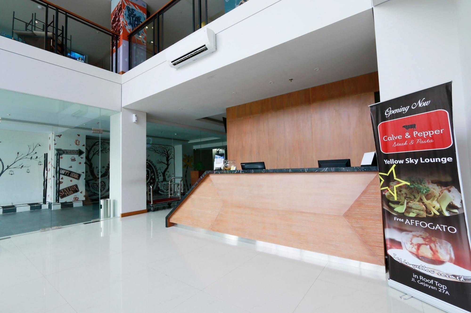 Yellow Star Gejayan Hotel Джокякарта Екстериор снимка